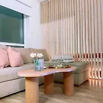 公寓 The Easy And Cosy In With Fast Wifi *